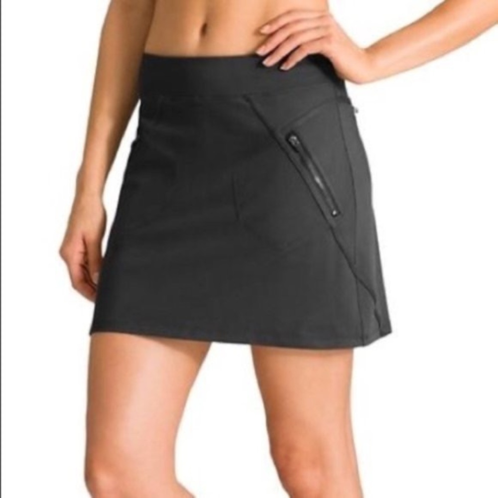 Athleta  trailside black skirt skort zipper size medium
